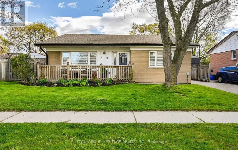 919 BAYVIEW AVENUE, Whitby (Downtown Whitby), Ontario L1N1E2