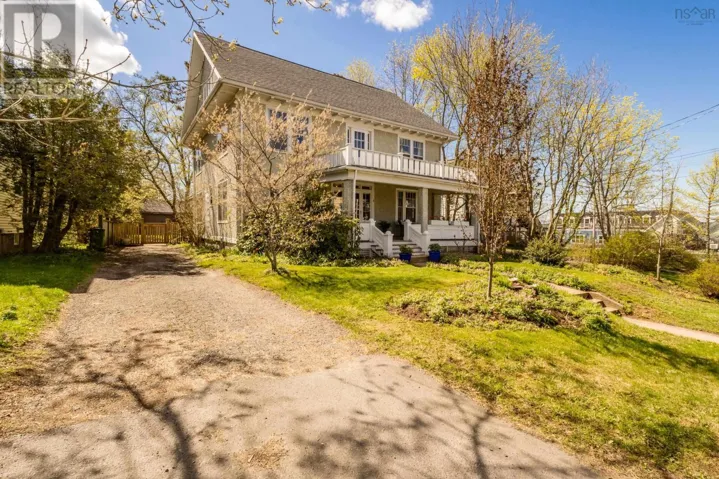 12 Linden Avenue, Wolfville, Nova Scotia B4P2A3