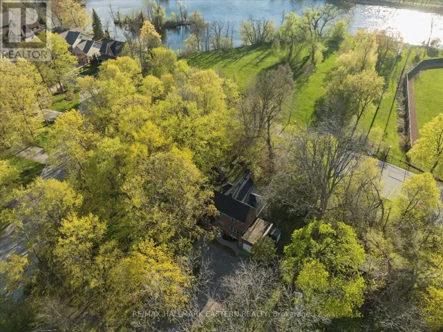 301 ENGLEBURN AVENUE, Peterborough (Ashburnham Ward 4), Ontario K9H1S8