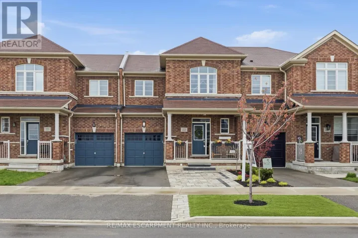 223 SKINNER ROAD, Hamilton (Waterdown), Ontario L8B1X2