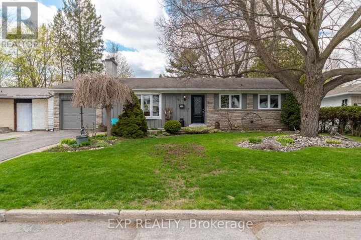49 PARKMOUNT CRESCENT, Ottawa, Ontario K2H5T3