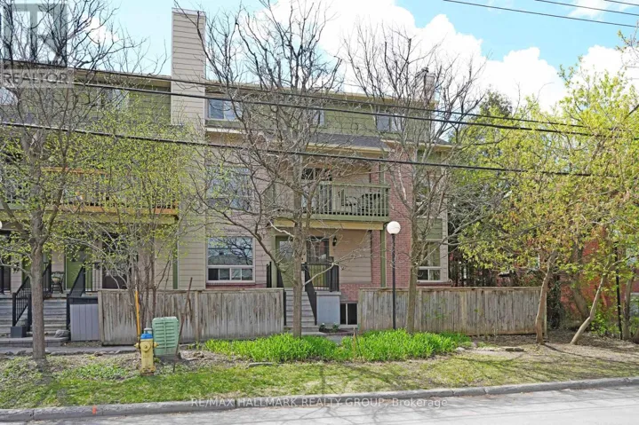 262A PRESLAND ROAD, Ottawa, Ontario K1K2B8