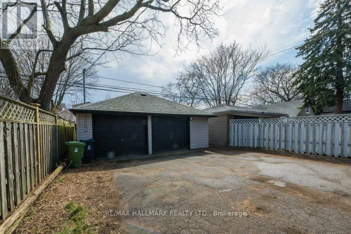 GARAGE - 225 WOODVILLE AVENUE, Toronto (East York), Ontario M4J2R4
