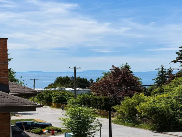 311 1520 VIDAL STREET, White Rock, British Columbia V4B3T7
