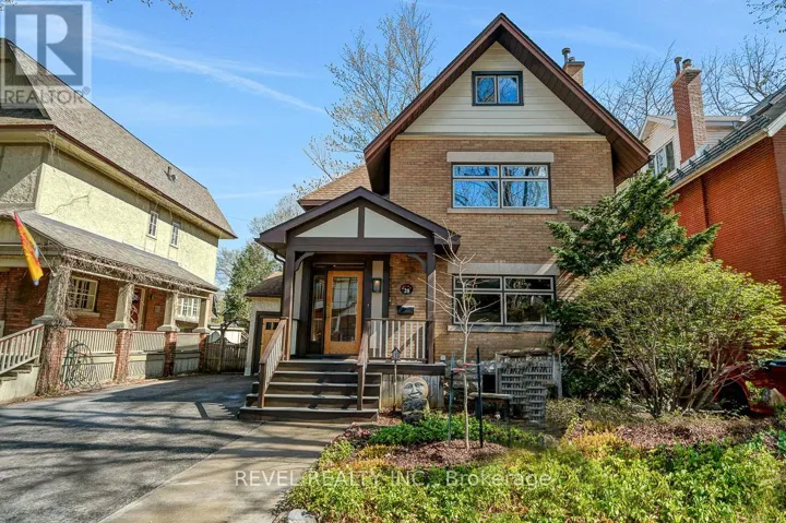 28 BROADWAY AVENUE, Ottawa, Ontario K1S2V6