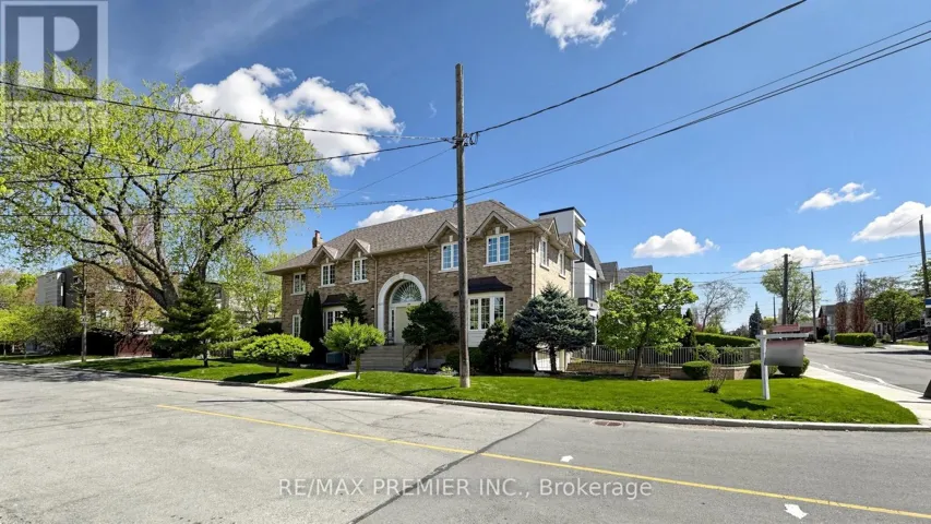 488 WOBURN AVENUE, Toronto (Bedford Park-Nortown), Ontario M5M1L7