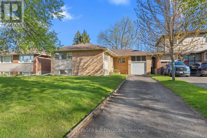 123 BETTY ANN DRIVE, Toronto (Willowdale West), Ontario M2N1X3