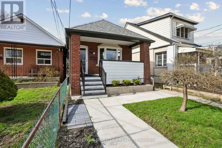 972 COSBURN AVENUE, Toronto (Woodbine-Lumsden), Ontario M4C2W9