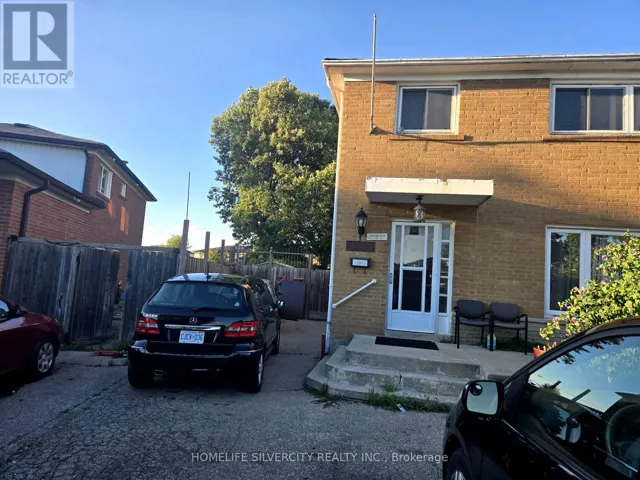 7585 WRENWOOD CRESCENT, Mississauga (Malton), Ontario L4T2V8