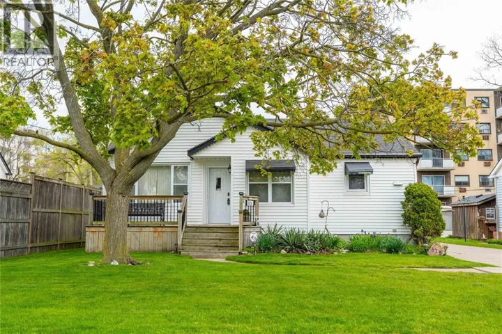 826 LYNWOOD AVENUE, Sarnia, Ontario N7T7A4
