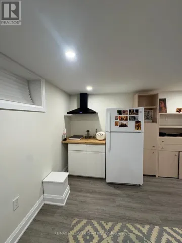 1 DAVIDSON ROAD, Aurora (Aurora Highlands), Ontario L4G2A9
