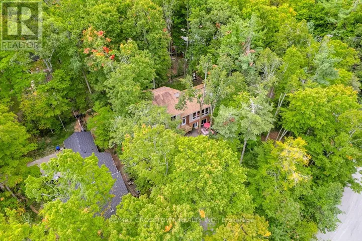 10 BEECHWOOD ROAD, Oro-Medonte (Horseshoe Valley), Ontario L4M4Y8