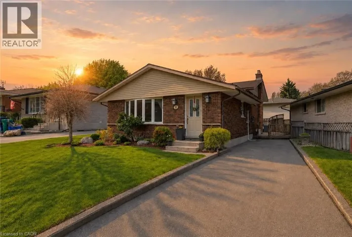 10 BOSWORTH Crescent, Kitchener, Ontario N2E1Z1