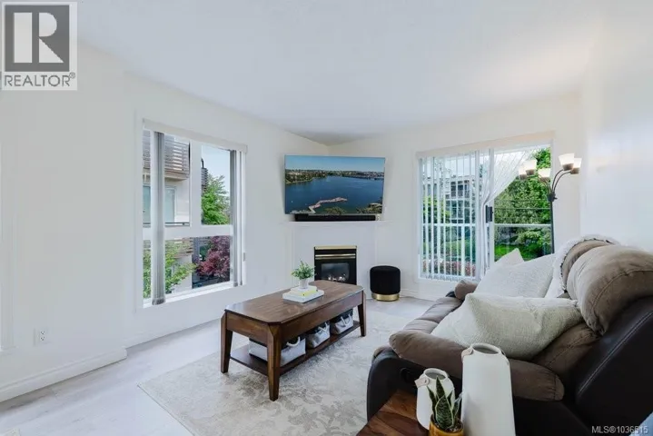 301 331 Burnside Rd E, Victoria, British Columbia V9A1A6
