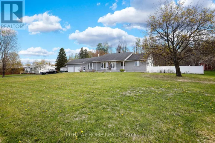 902 RUE ELIZABETH STREET, Alfred and Plantagenet, Ontario K0B1C0