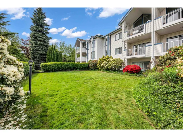 212 13918 72 AVENUE, Surrey, British Columbia V3W0T4