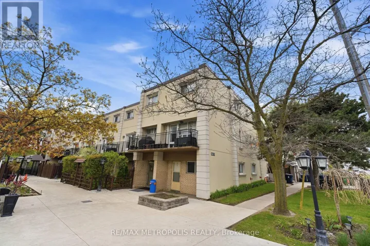 205 - 5877 BATHURST STREET, Toronto (Newtonbrook West), Ontario M2R1Y7