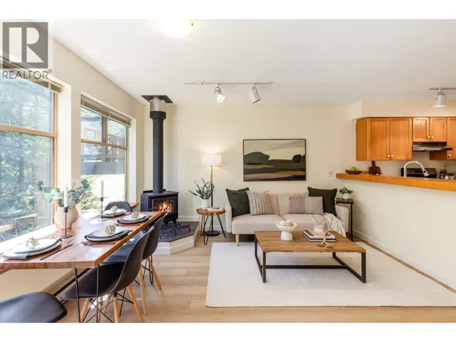 301 3050 HILLCREST DRIVE, Whistler, British Columbia V8E0T8