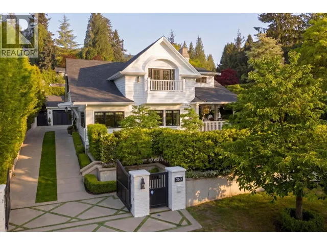 360 E WINDSOR ROAD, North Vancouver, British Columbia V7N1K1