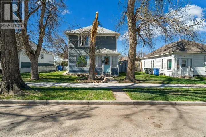 824 4 Street SE, Medicine Hat, Alberta T1A0L4
