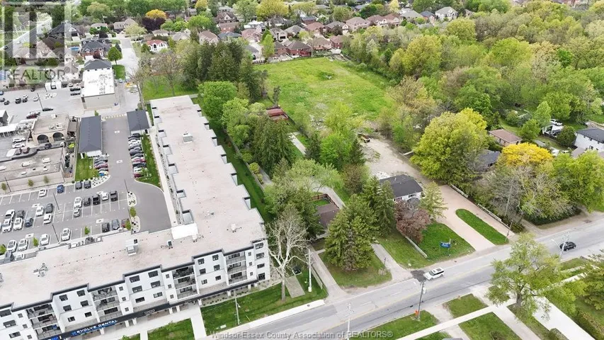 3803 HOWARD AVENUE, Windsor, Ontario N9E3N8