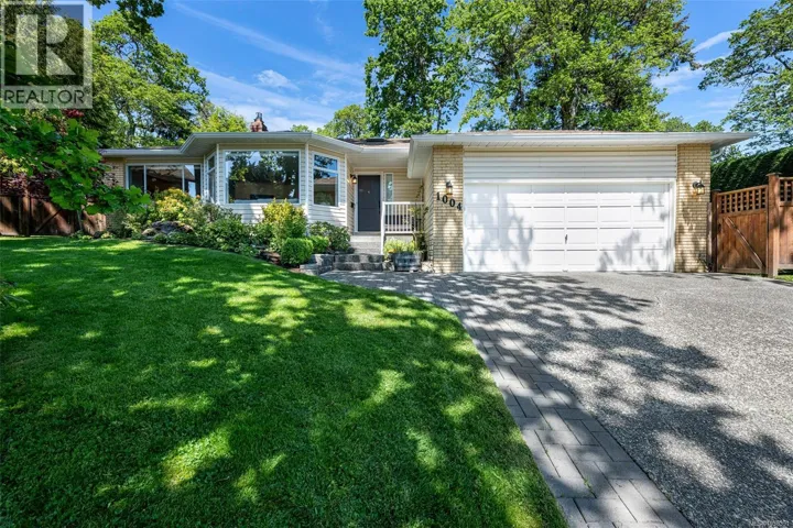 1004 Falaise Pl, Saanich, British Columbia V8Y2W7