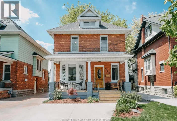 235 Oak AVENUE, Windsor, Ontario N9A5E5