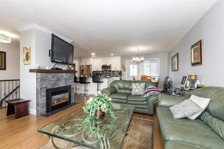 7407 CRESTWOOD DRIVE, Sardis West Vedder, Chilliwack, British Columbia V2R1K2