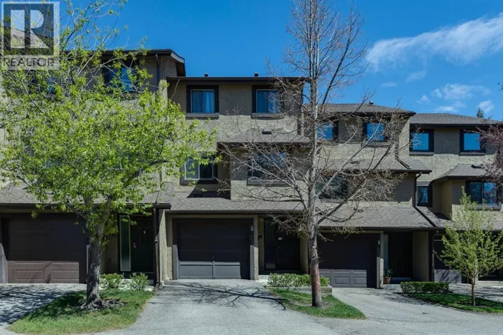 22 Glamis Gardens SW, Calgary, Alberta T3E6S4