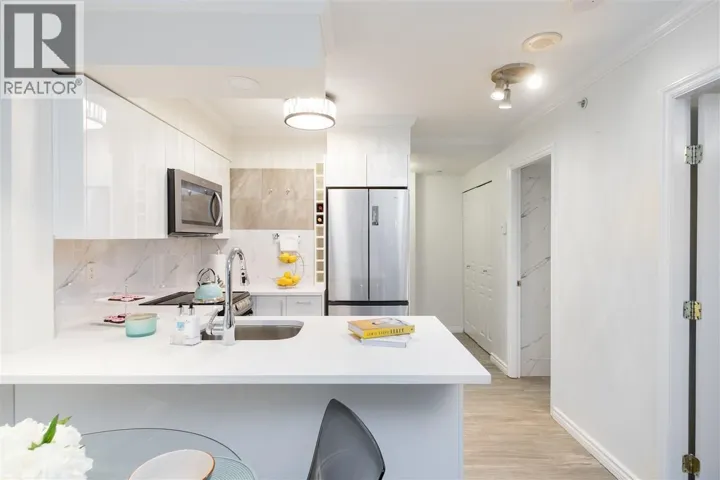301 1189 HOWE STREET, Vancouver, British Columbia V6Z2X4