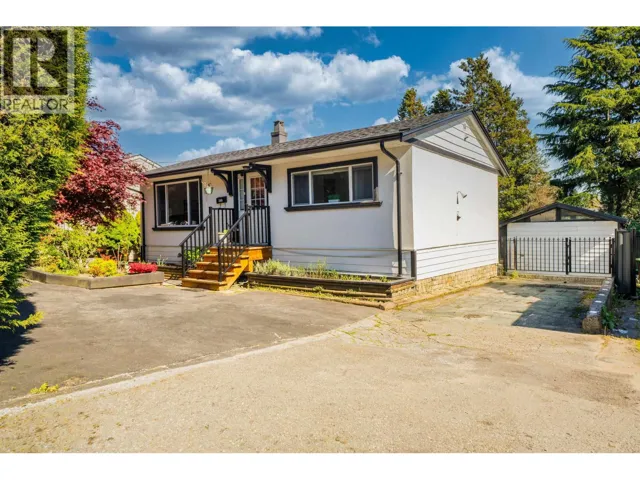 300 TENTH AVENUE, New Westminster, British Columbia V3L2B2