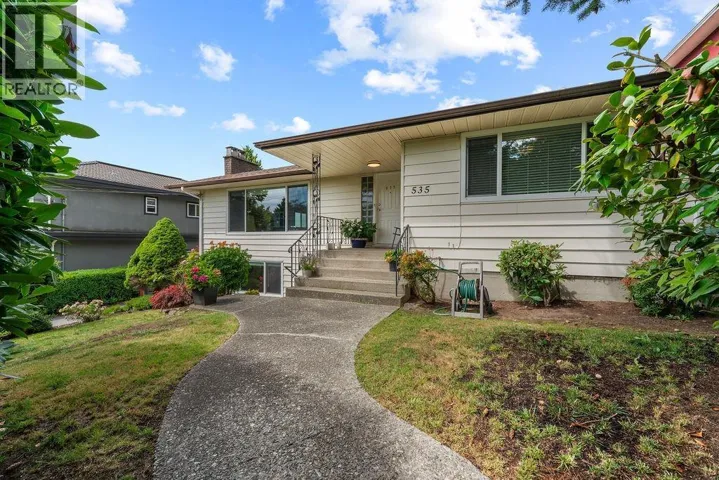 535 HOLDOM AVENUE, Burnaby, British Columbia V5B3V3