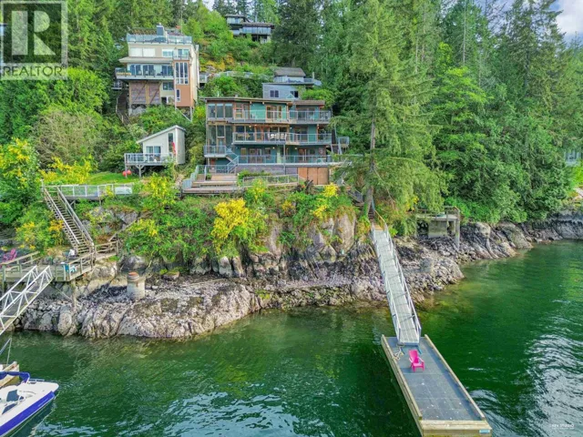 2136 LOCKEHAVEN ROAD, North Vancouver, British Columbia V7G1X6