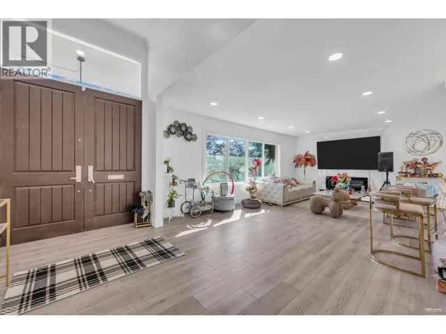 8025 BORDEN STREET, Vancouver, British Columbia V5P3E6