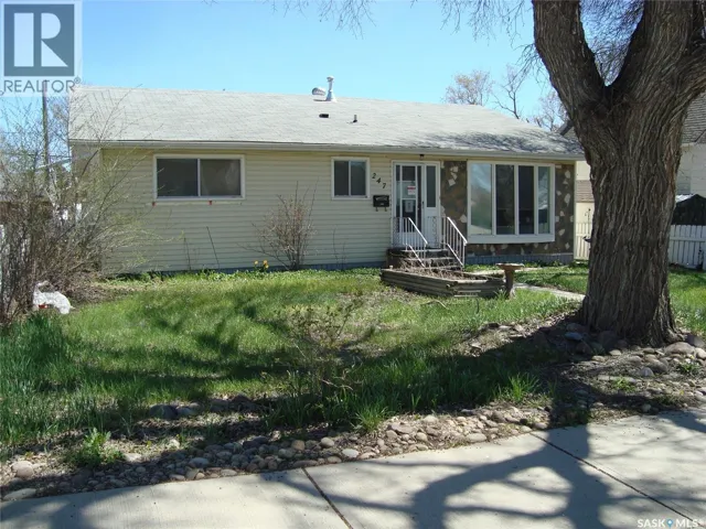 247 9th AVENUE NW, Swift Current, Saskatchewan S9H1A6