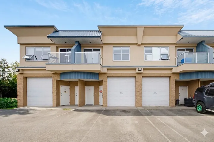 213 5678 199 STREET, Langley, British Columbia V3A1H8
