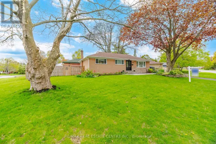 1376 ROYAL DRIVE, Burlington (Mountainside), Ontario L7P2G9