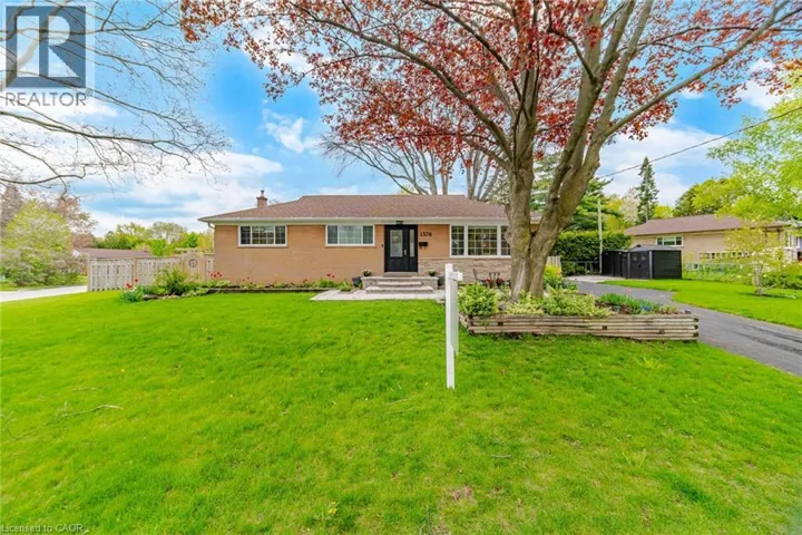 1376 ROYAL Drive, Burlington, Ontario L7P2G9