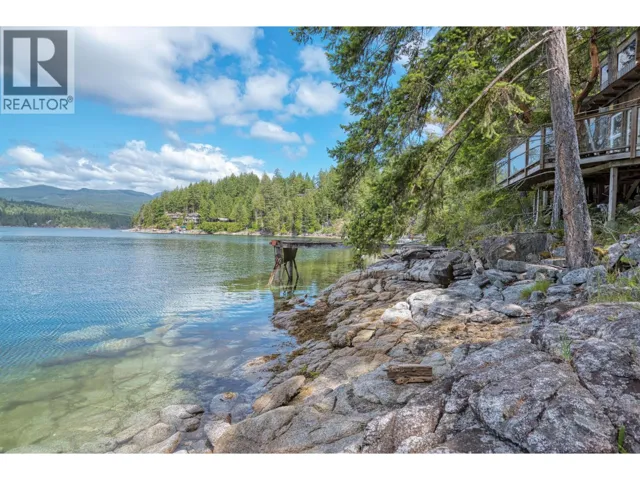 6761 SANDY HOOK TRAIL, Sechelt, British Columbia V7Z0C9
