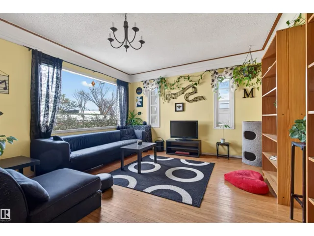 6402 106 ST NW NW, Edmonton, Alberta T6H2V4