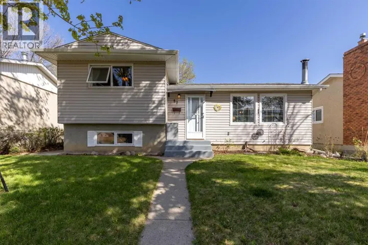 57 Honeysuckle Road N, Lethbridge, Alberta T1H4J7
