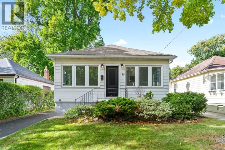 135 DEANE Avenue, Oakville, Ontario L6K1N2