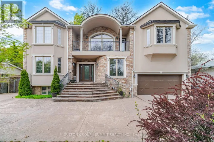 12 PIONEER DRIVE, Mississauga (Streetsville), Ontario L5M1G9