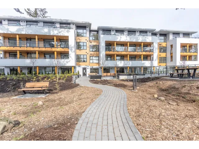 441 2635 KING GEORGE BOULEVARD, Surrey, British Columbia V4P0H7