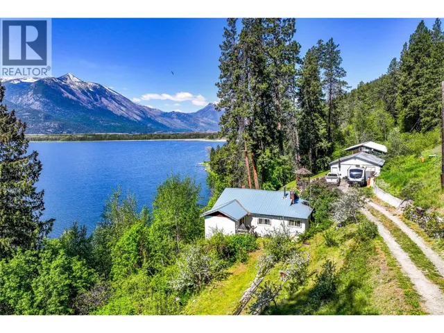 8281 HWY 3A, Sirdar, British Columbia V0B2C0