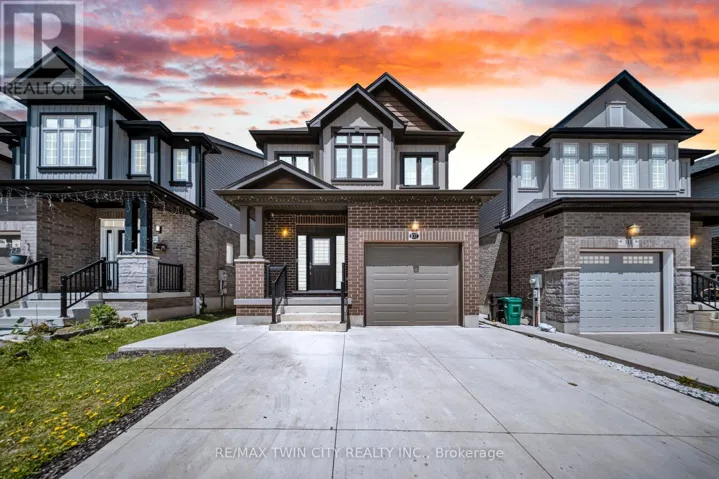107 MONARCH WOODS DRIVE, Kitchener, Ontario N2P0K2