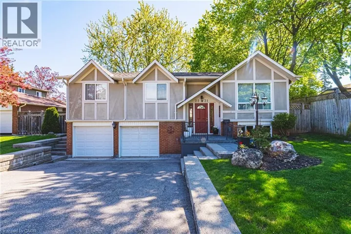 2231 SANDRINGHAM Drive, Burlington, Ontario L7P3E6