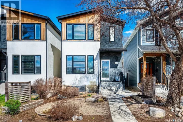 2123 York AVENUE, Saskatoon, Saskatchewan S7J1H7