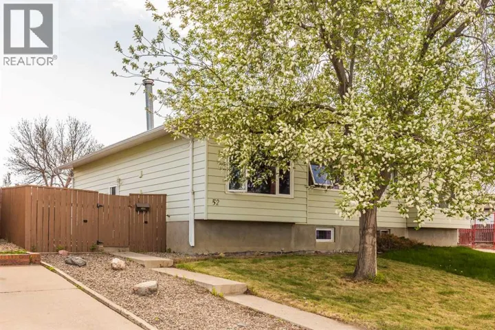 52 Trent Road W, Lethbridge, Alberta T1K4N3