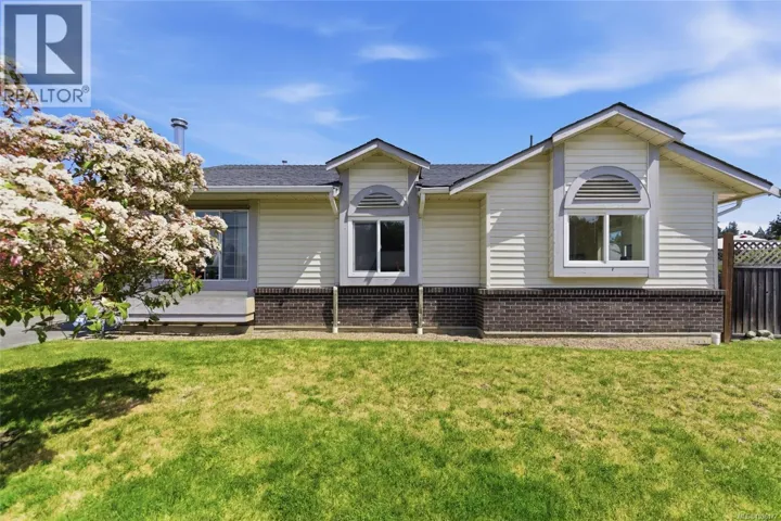 670 Arbutus St, Qualicum Beach, British Columbia V9K1K1